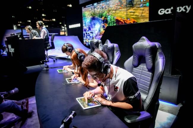 mobile esports team competing